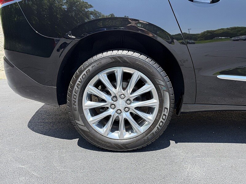 Used 2018 Buick Enclave Premium w/ Experience Buick Package FWD image 8