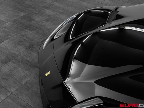 Used 2020 Ferrari 812 Superfast RWD image 9