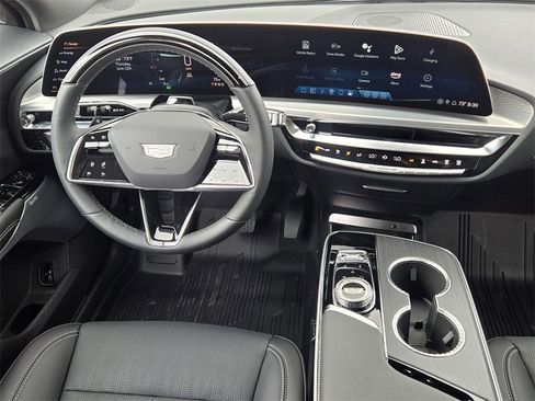 New 2025 Cadillac Lyriq Luxury image 29