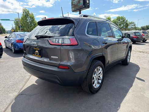 Used 2019 Jeep Cherokee Latitude Plus AWD/4WD image 7