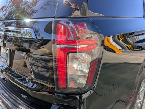 Used 2024 Chevrolet Suburban LT image 11