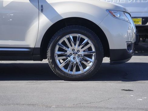 Used 2015 Lincoln MKX FWD w/ Equipment Group 101A image 4