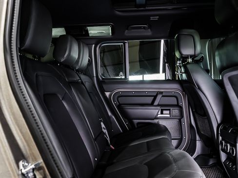 Used 2025 Land Rover Defender 110 X-Dynamic SE AWD/4WD image 45