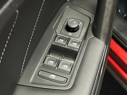 Certified 2024 Volkswagen Tiguan SE w/ Panoramic Sunroof Package AWD/4WD image 18