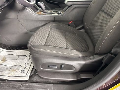 Used 2018 GMC Acadia SLE image 26