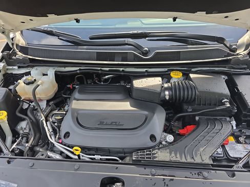 Used 2024 Chrysler Pacifica Touring-L FWD image 28