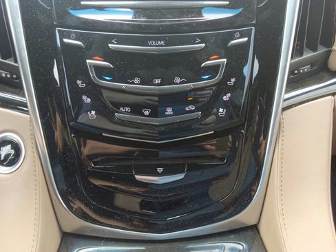Used 2020 Cadillac Escalade ESV Platinum RWD image 28