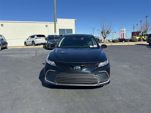 Used 2022 Toyota Camry LE image 2