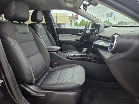 Used 2025 Chevrolet Trax LT w/ LT Convenience Package FWD image 29