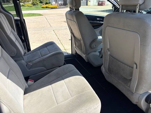 Used 2013 Dodge Grand Caravan SE FWD image 12