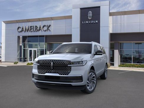 New 2025 Lincoln Navigator Reserve image 2