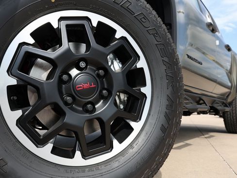 New 2025 Toyota Tacoma TRD Off-Road image 12