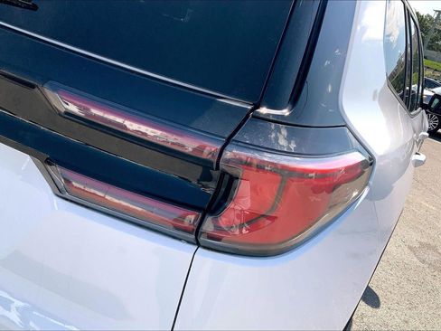 Used 2025 GMC Acadia Elevation FWD image 28