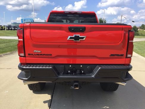 Used 2026 Chevrolet Silverado 2500 ZR2 w/ LPO, Dark Essentials Package AWD/4WD image 5