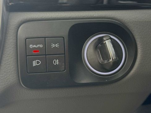 Used 2022 Porsche Cayenne S image 11