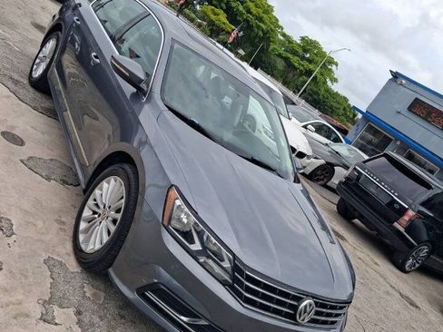Used 2017 Volkswagen Passat 1.8T SE FWD image 2