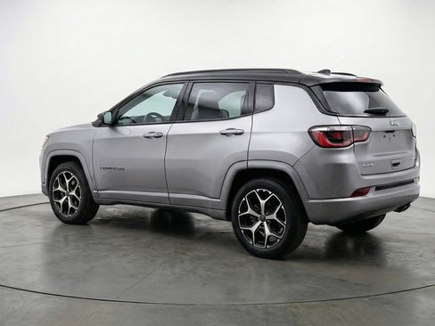 Used 2025 Jeep Compass Limited AWD/4WD image 6