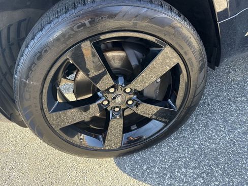 Used 2024 Land Rover Defender 130 X-Dynamic SE image 11