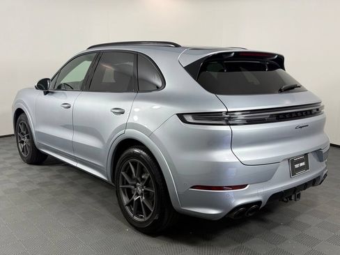 Certified 2025 Porsche Cayenne AWD/4WD image 3