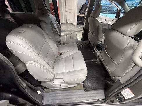 Used 2017 Toyota Sienna XLE image 47