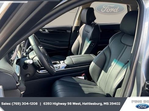 Used 2025 Genesis GV80 2.5T Standard image 18