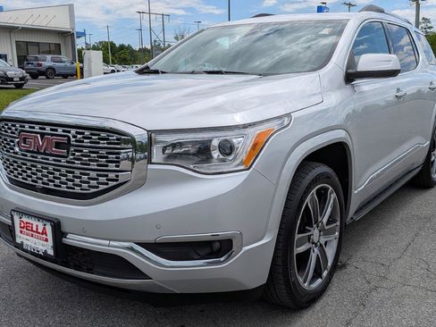 Used 2017 GMC Acadia Denali w/ Technology Package AWD/4WD image 3