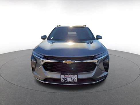 Used 2025 Chevrolet Trax LT image 4