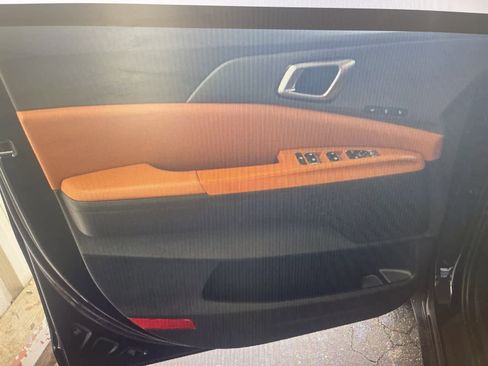 Used 2026 Kia Carnival EX image 8