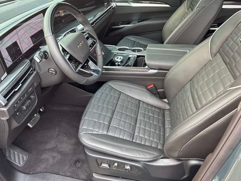 Certified 2026 Cadillac Escalade ESV V AWD/4WD image 24