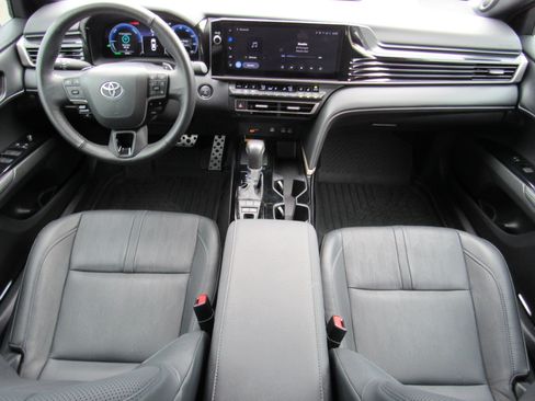 Used 2025 Toyota Camry XSE w/ Premium Package FWD image 35