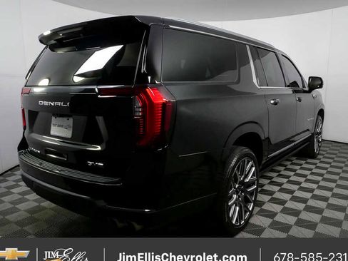 Certified 2025 GMC Yukon XL Denali Ultimate AWD/4WD image 3