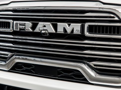 Used 2025 RAM 2500 Laramie AWD/4WD image 4