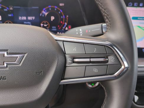 Used 2025 Chevrolet Suburban Z71 image 34