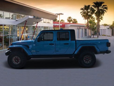 Used 2022 Jeep Gladiator Overland w/ Trailer Tow Package AWD/4WD image 6