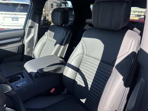 New 2026 Land Rover Discovery Limited Edition AWD/4WD image 10
