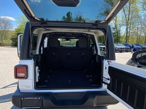Used 2025 Jeep Wrangler Unlimited Sport AWD/4WD image 28
