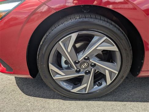 Used 2025 Hyundai Elantra SEL image 9