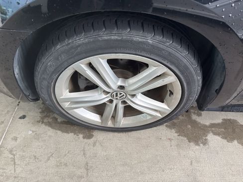 Used 2013 Volkswagen Passat TDI SEL Premium image 2