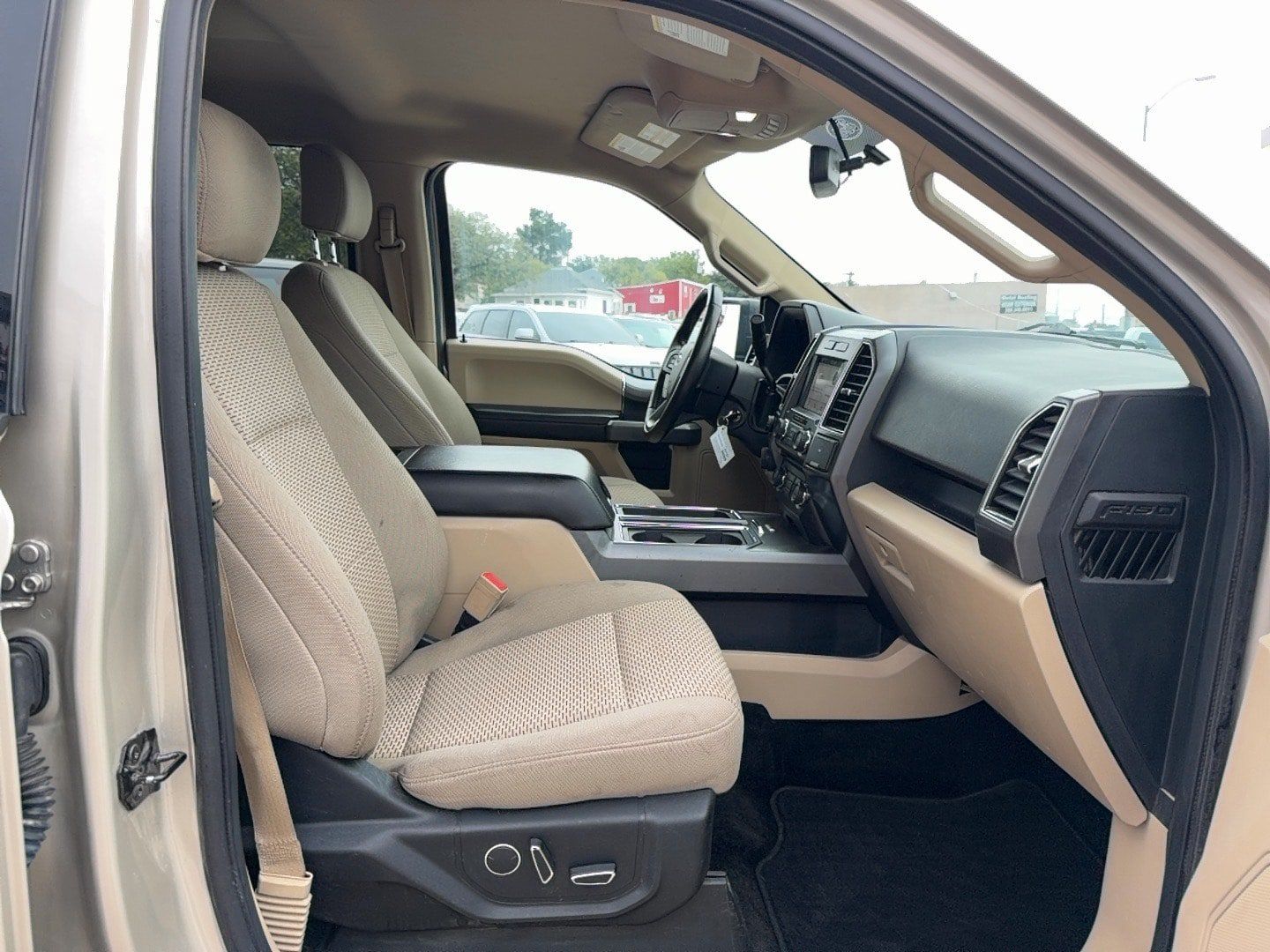 Used 2018 Ford F150 XLT w/ Equipment Group 302A Luxury AWD/4WD image 23