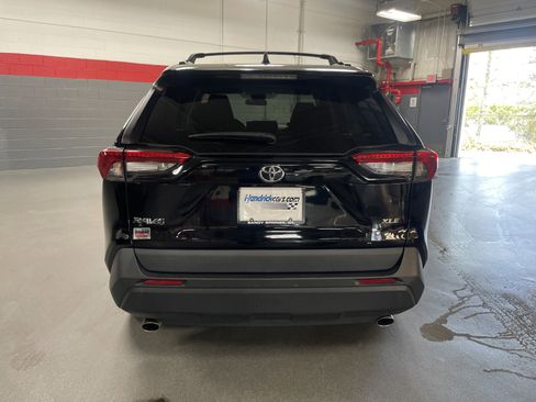 Used 2021 Toyota RAV4 XLE w/ Convenience Package FWD image 9
