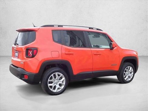 Used 2017 Jeep Renegade Latitude w/ Cold Weather Group AWD/4WD image 4