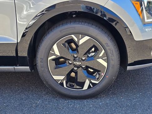 New 2026 Kia Niro Wind w/ Wind Preserve Package FWD image 9