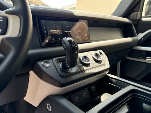 Certified 2024 Land Rover Defender 90 X-Dynamic SE image 10