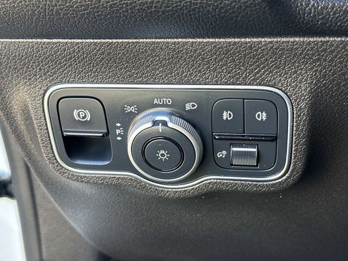 Used 2021 Mercedes-Benz GLB 250 image 35