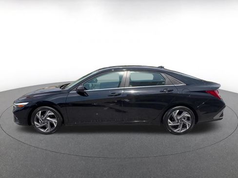 Used 2025 Hyundai Elantra SEL FWD image 9