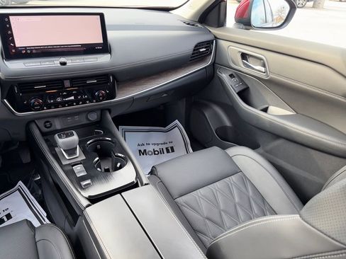 Used 2025 Nissan Rogue Platinum w/ Platinum Premium Package image 22