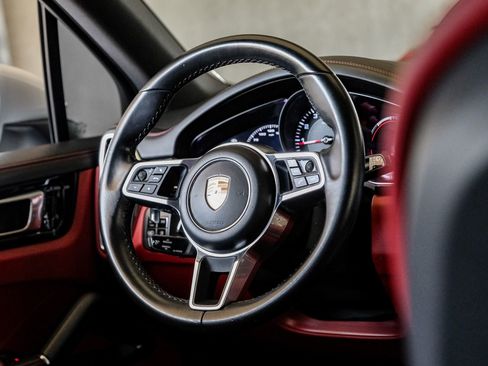 Used 2020 Porsche Cayenne AWD/4WD image 12