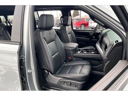 Used 2025 Chevrolet Suburban RST w/ Comfort Package image 8