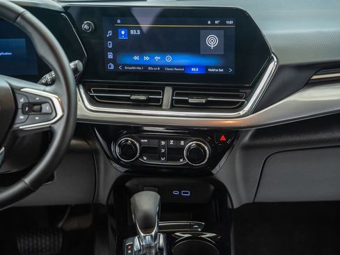 Used 2025 Chevrolet Trax ACTIV w/ Sunroof Package FWD image 22