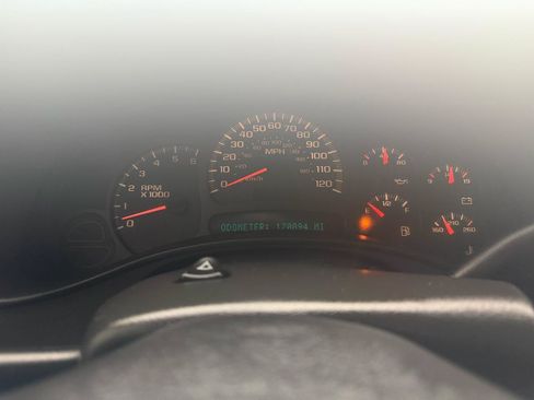 Used 2004 Chevrolet Avalanche 2WD image 17
